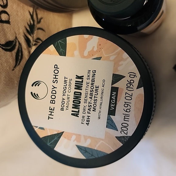 The Body Shop - Gift Set With Bag - 8 Items NWT - Picture 3 of 6